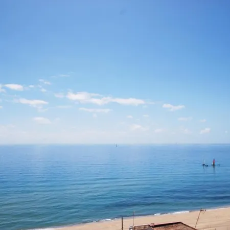 Waves And Sky Apartman