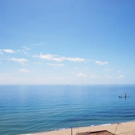 דירה Waves And Sky
